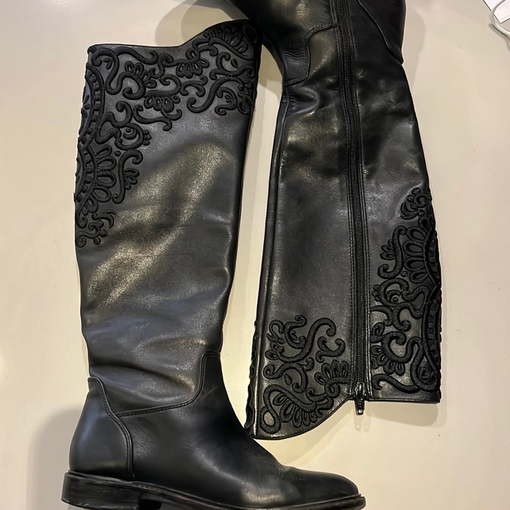 Gianni Bini Black Leather Boots with Embroidered Design
